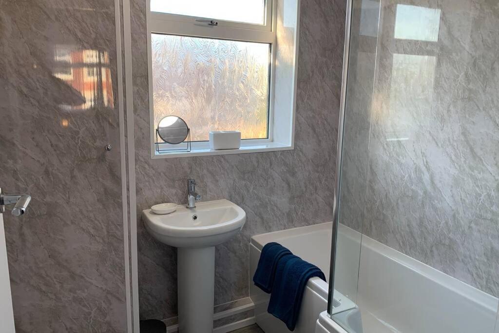 Modern Fully Refurbished 3 Bedroom Home Blackpool Extérieur photo