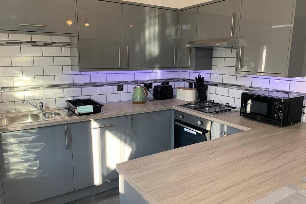 Modern Fully Refurbished 3 Bedroom Home Blackpool Extérieur photo