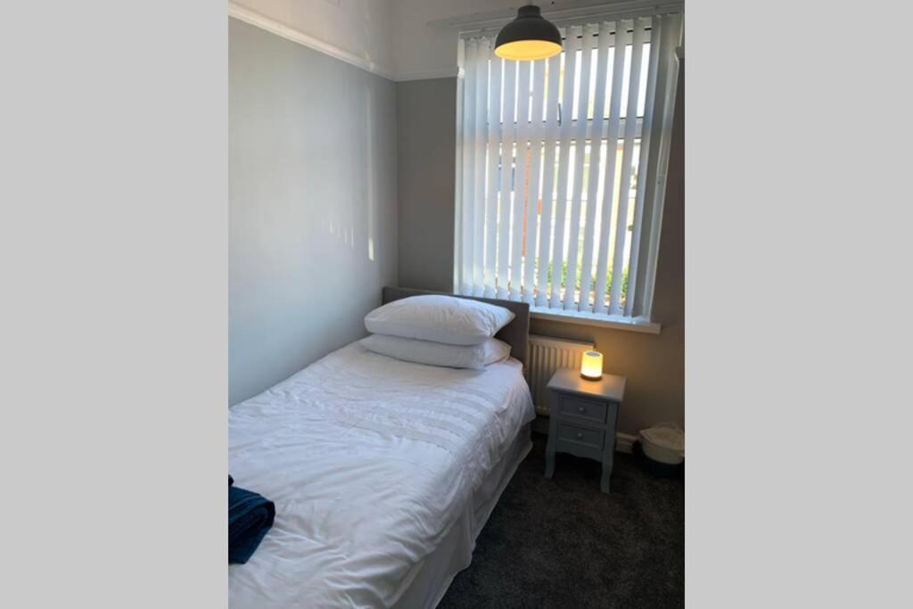 Modern Fully Refurbished 3 Bedroom Home Blackpool Extérieur photo