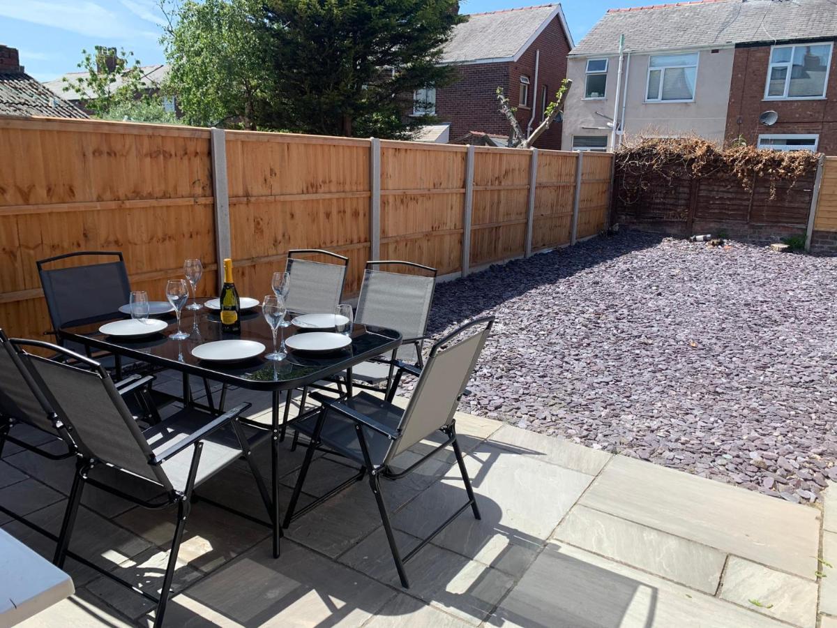 Modern Fully Refurbished 3 Bedroom Home Blackpool Extérieur photo